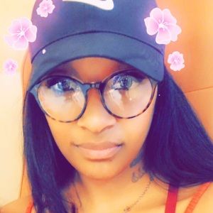 Meet your Posher, Kendra